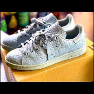 Women Stan smith adidas size 11